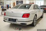 Bentley выпустила гибридную версию Flying Spur с запасом хода 700 километров